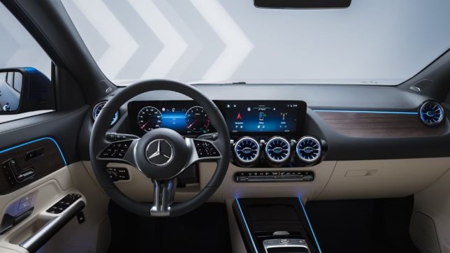 2025 M-Benz GLA 180摘星版