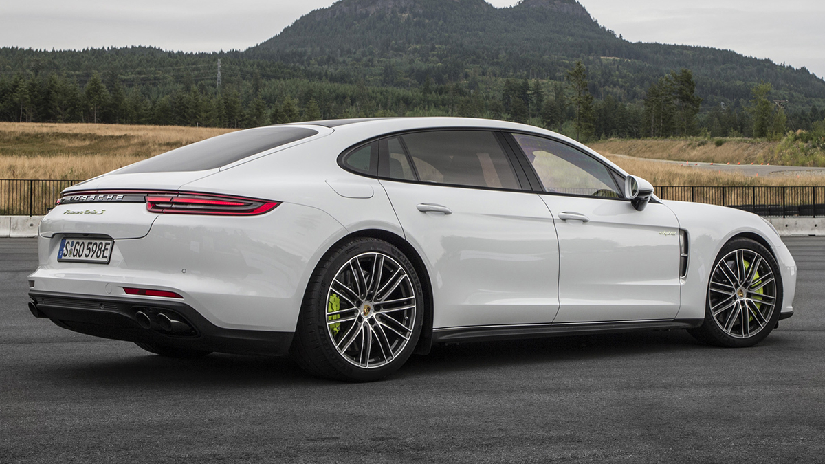 2020 Porsche Panamera Turbo S  E-Hybrid Executive