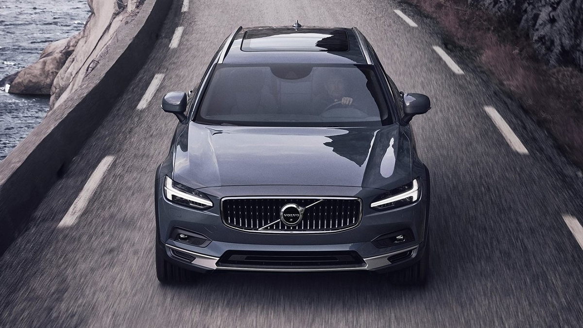 2022 Volvo V90 Cross Country B5 Momentum