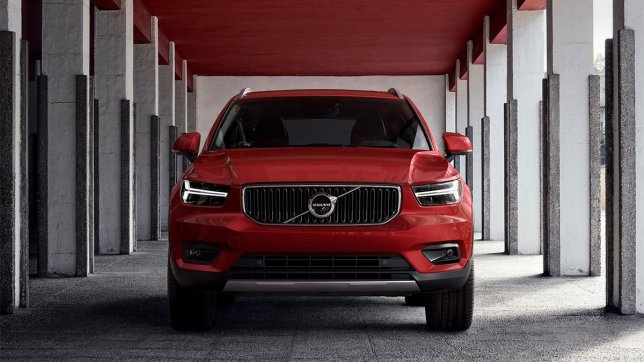 2022 Volvo XC40 B4 Momentum