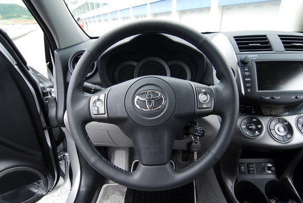 Toyota_RAV4_2.4 G 尊貴型