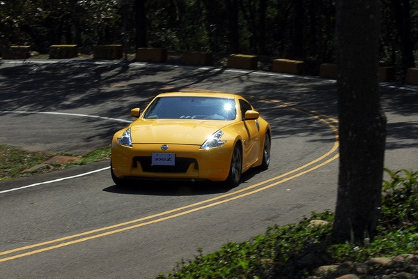 Nissan_370Z_Coupe