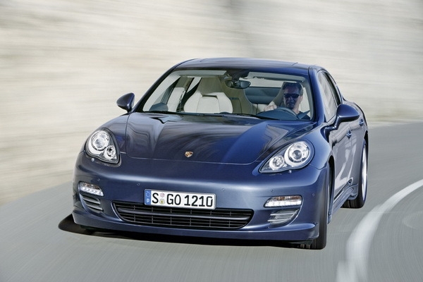 Porsche_Panamera_4S