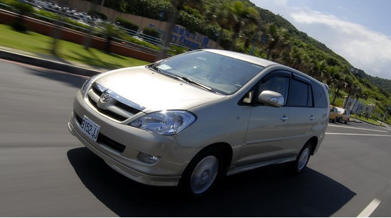 Toyota_Innova_2.7 G