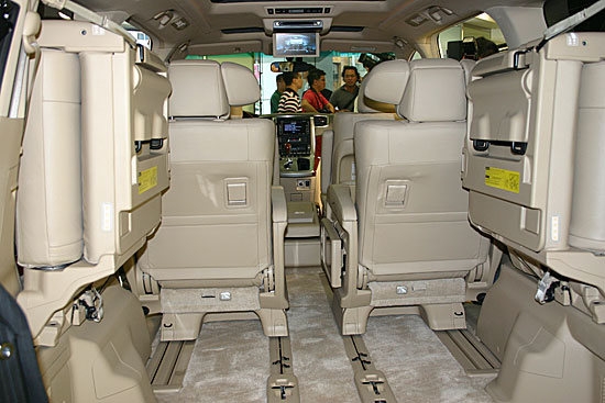 Toyota_Alphard_2.4