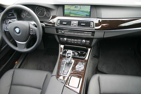 BMW_5-Series Sedan_530i