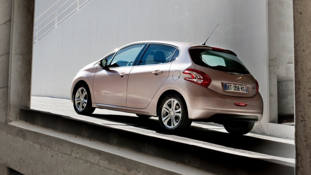 Peugeot_208_1.6 VTi AT