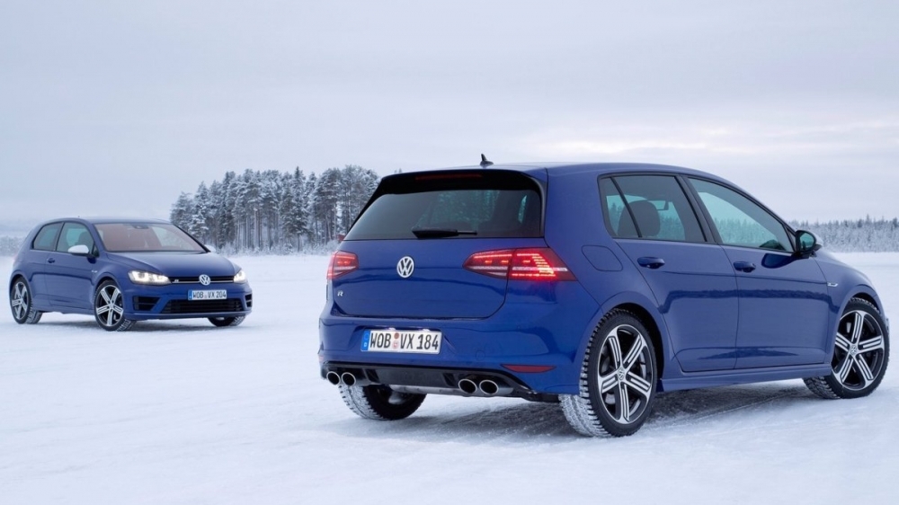 Volkswagen_Golf_R