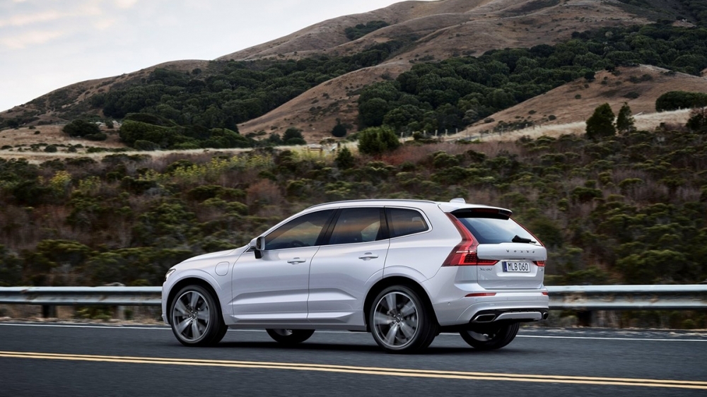 2021 Volvo XC60 B4 Momentum Plus