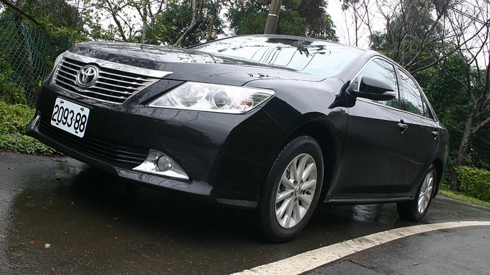 Toyota_Camry_2.5 E