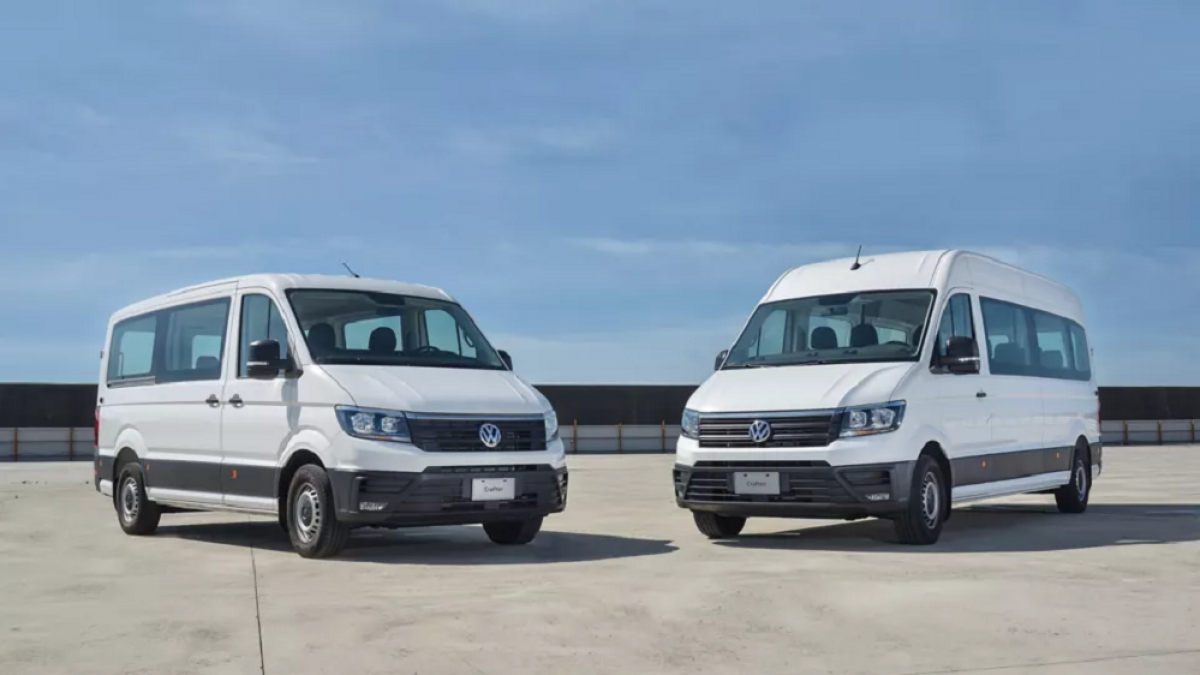 2021 Volkswagen Crafter 中軸平頂九座客車