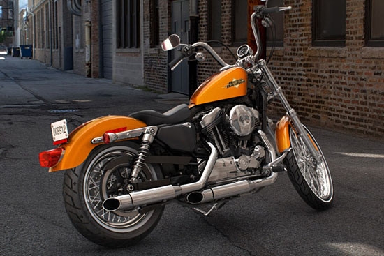 Harley-Davidson_Sportster_Seventy Two