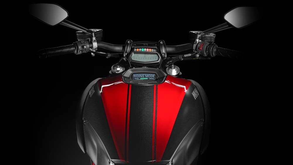 Ducati_Diavel_Carbon