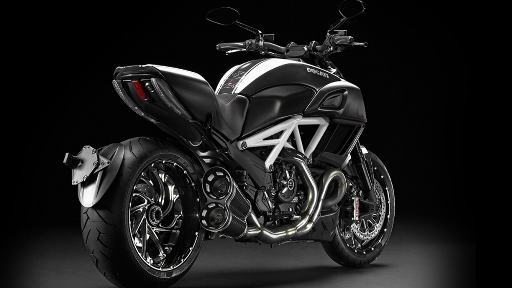 Ducati_Diavel_Carbon