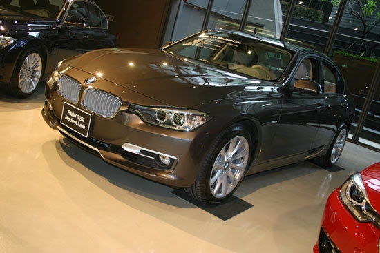 BMW_3-Series Sedan_328i Luxury