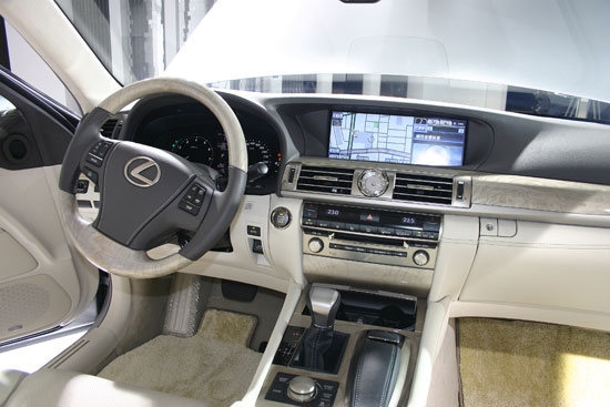 Lexus_LS_460L OTTOMAN