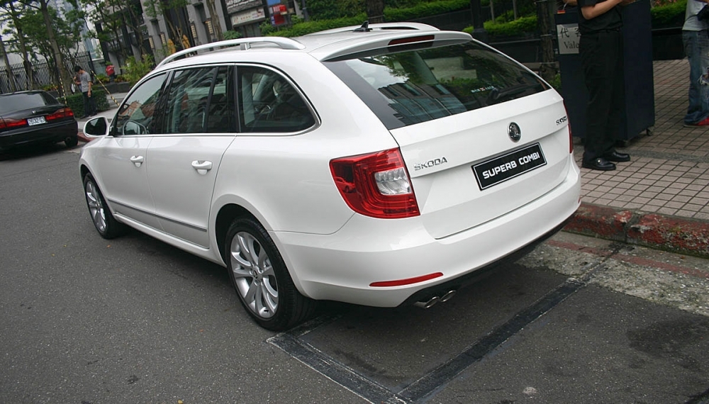 Skoda_Superb Combi_2.0 TDI Elegance