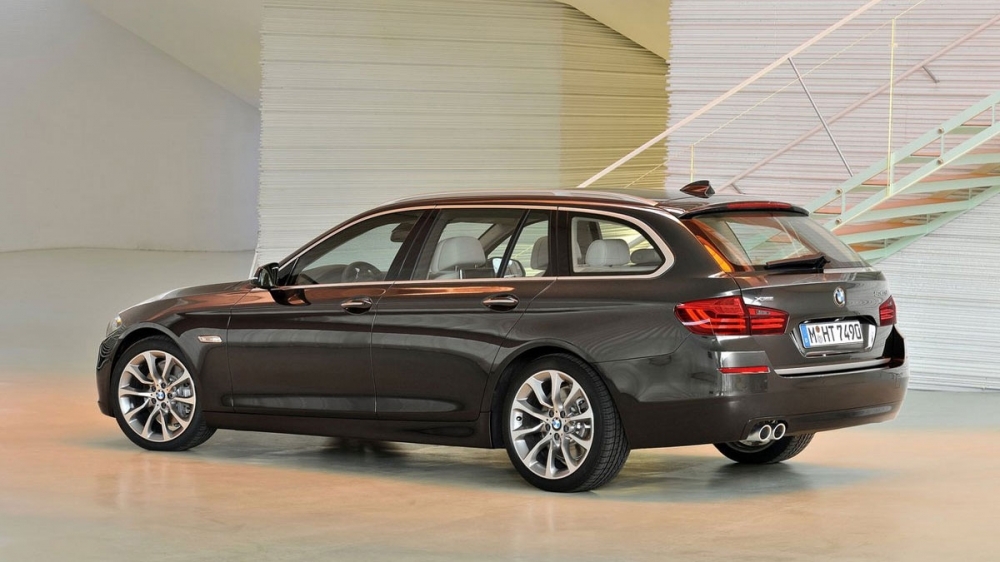 BMW_5-Series Touring_520i