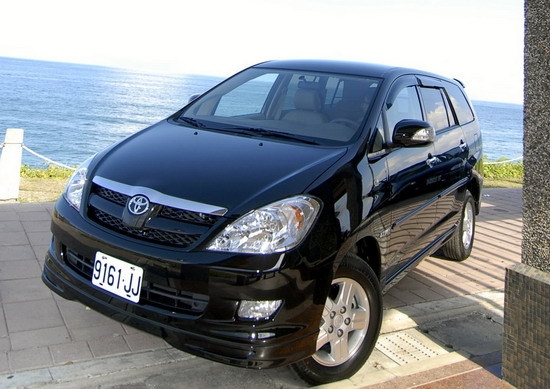 2011 Toyota Innova 2.7 Z Aero Tourer