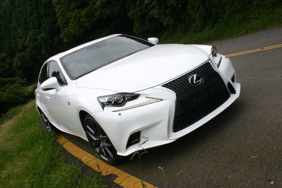 2013 Lexus IS 300h F Sport Navi版