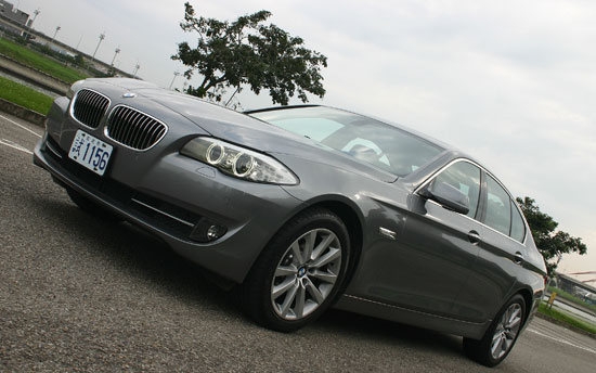 2011 BMW 5-Series Sedan 520d