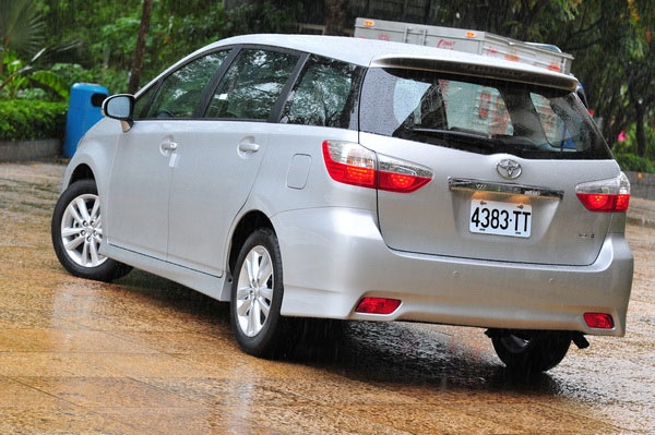 2010 Toyota Wish 2.0 E