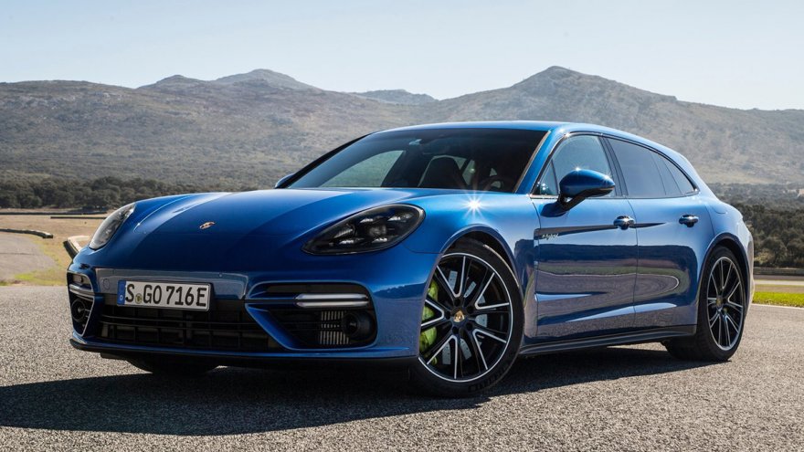 2020 Porsche Panamera Sport Turismo Turbo S  E-Hybrid