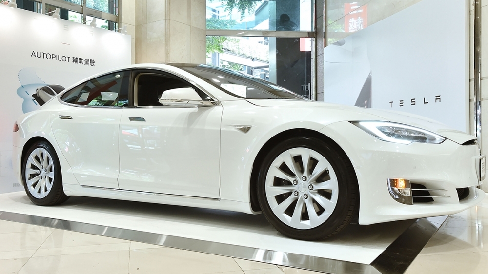 2020 Tesla Model S Long Range