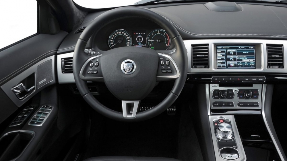 Jaguar_XF_2.2D