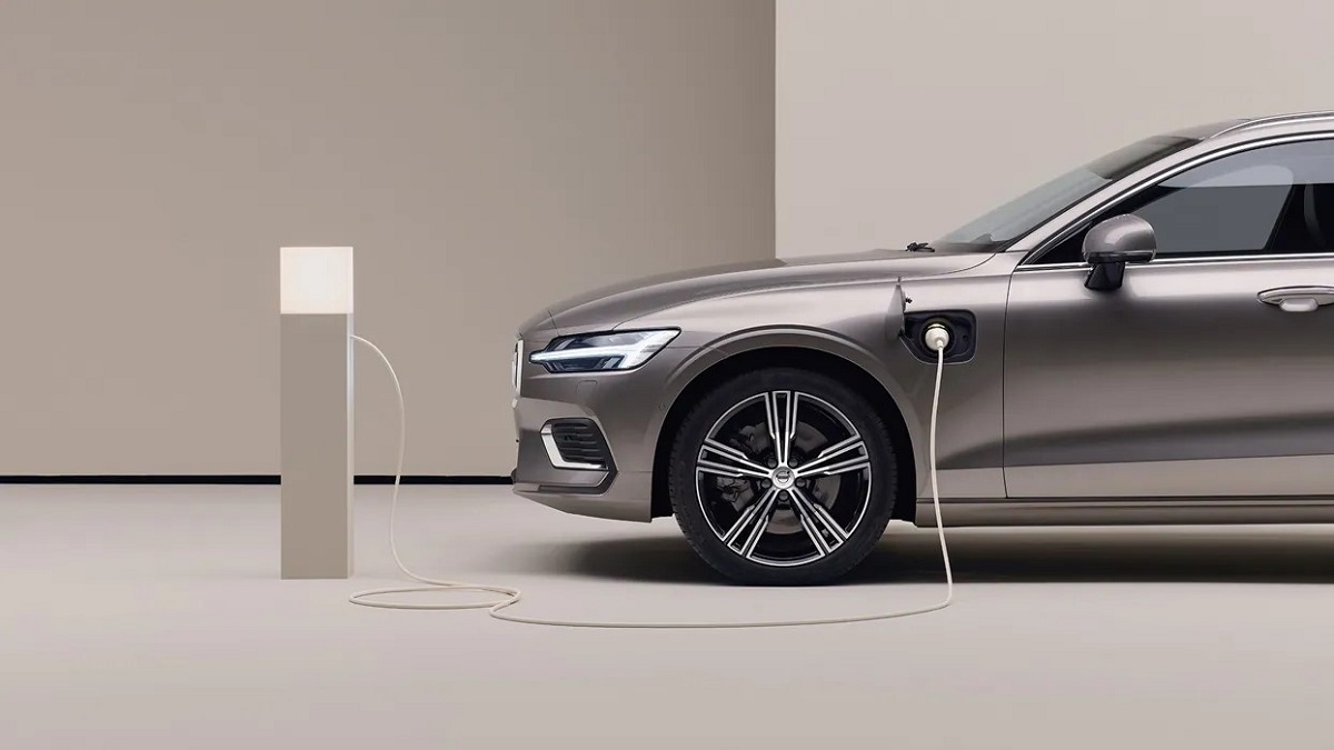 2023 Volvo V60 Recharge T8 Plus