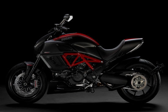 Ducati_Diavel_Carbon