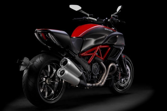 Ducati_Diavel_Carbon