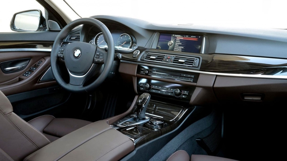 BMW_5-Series Sedan_520i Luxury Line