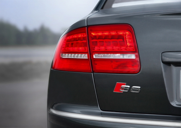 Audi_A8_S8