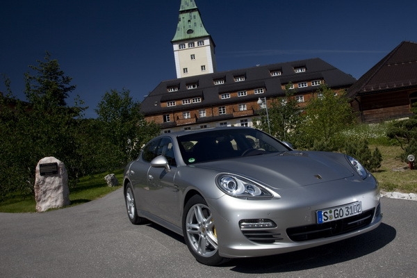 Porsche_Panamera_Turbo