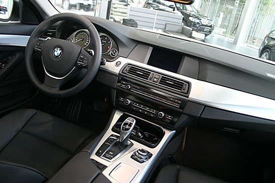 BMW_5-Series Touring_520d