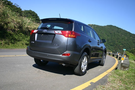 Toyota_RAV4_2.0 E Hi