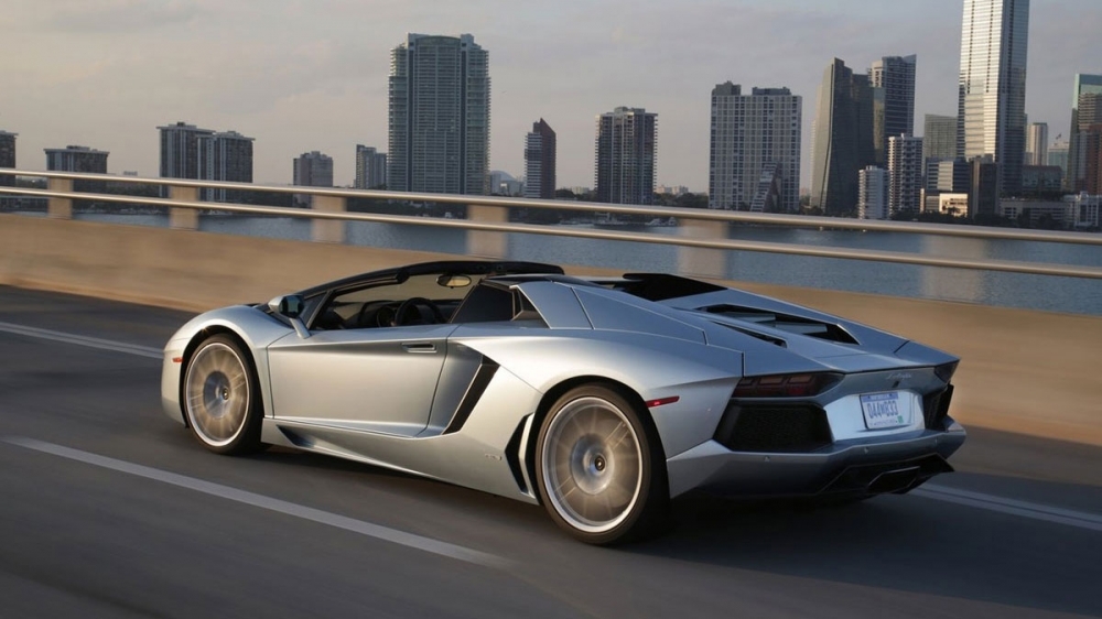 Lamborghini_Aventador Roadster_V12