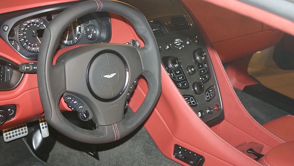 Aston Martin_Vanquish_6.0 V12