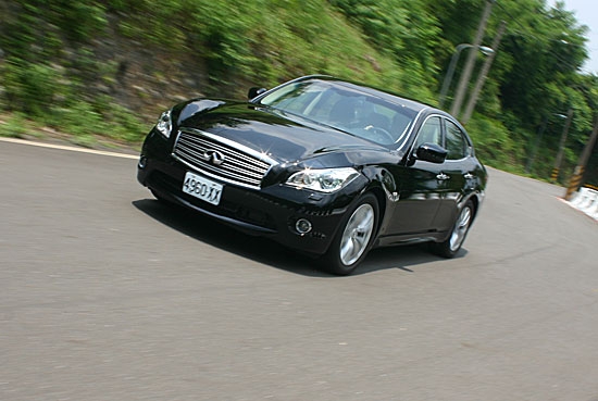 2012 Infiniti M