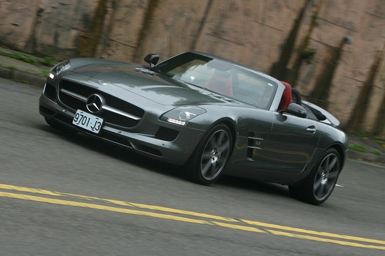 2013 M-Benz SLS AMG Roadster