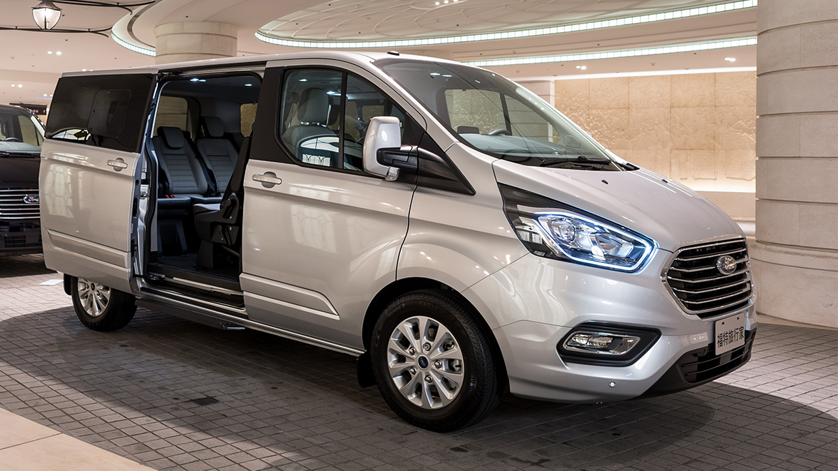 2018 Ford Tourneo Custom(NEW) 短軸豪華型