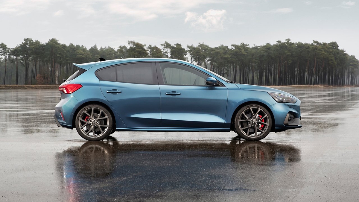 2020 Ford Focus 5D ST