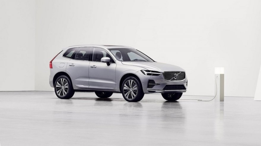 2022 Volvo XC60 Recharge T8 Momentum