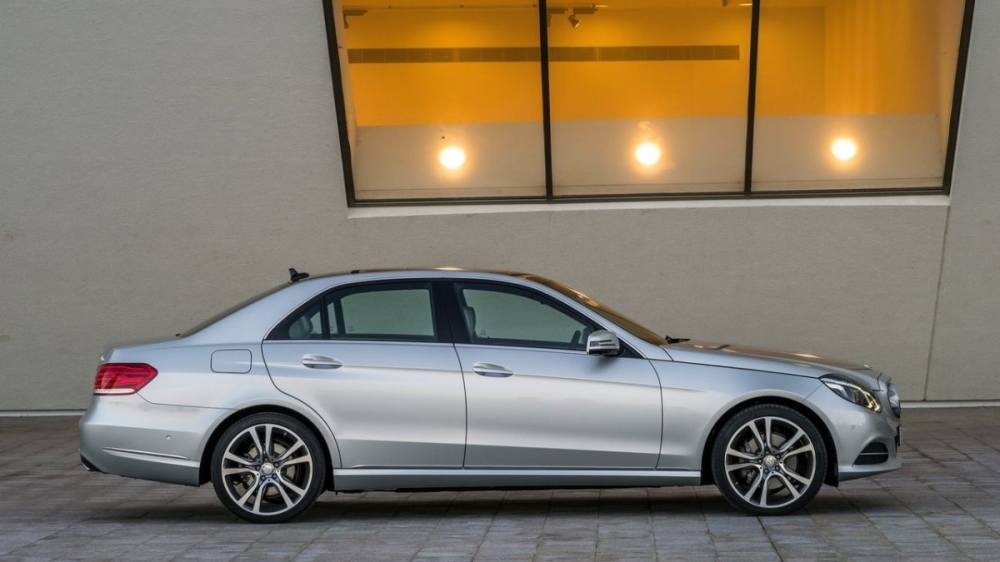 M-Benz_E-Class Sedan_E300 BlueTEC Hybrid Avantgarde