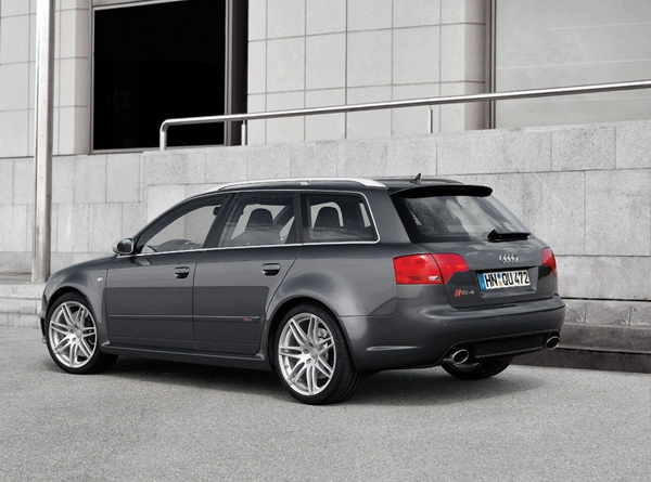 Audi_A4 Avant_RS4