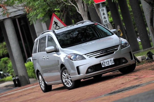 Ford_i-Max_Ghia七人座