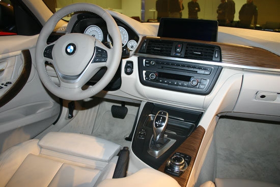 BMW_3-Series Sedan_328i Luxury