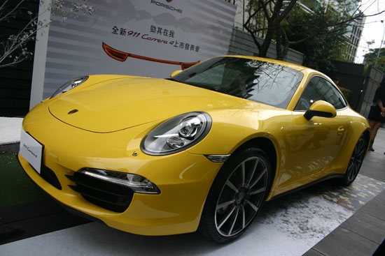 Porsche_911 Carrera 4_Coupe