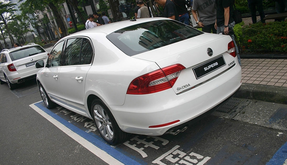 Skoda_Superb Sedan_2.0 TDI Elegance